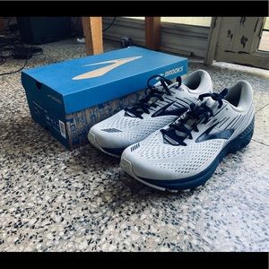 Brooks Adrenaline GTS 19 size 14